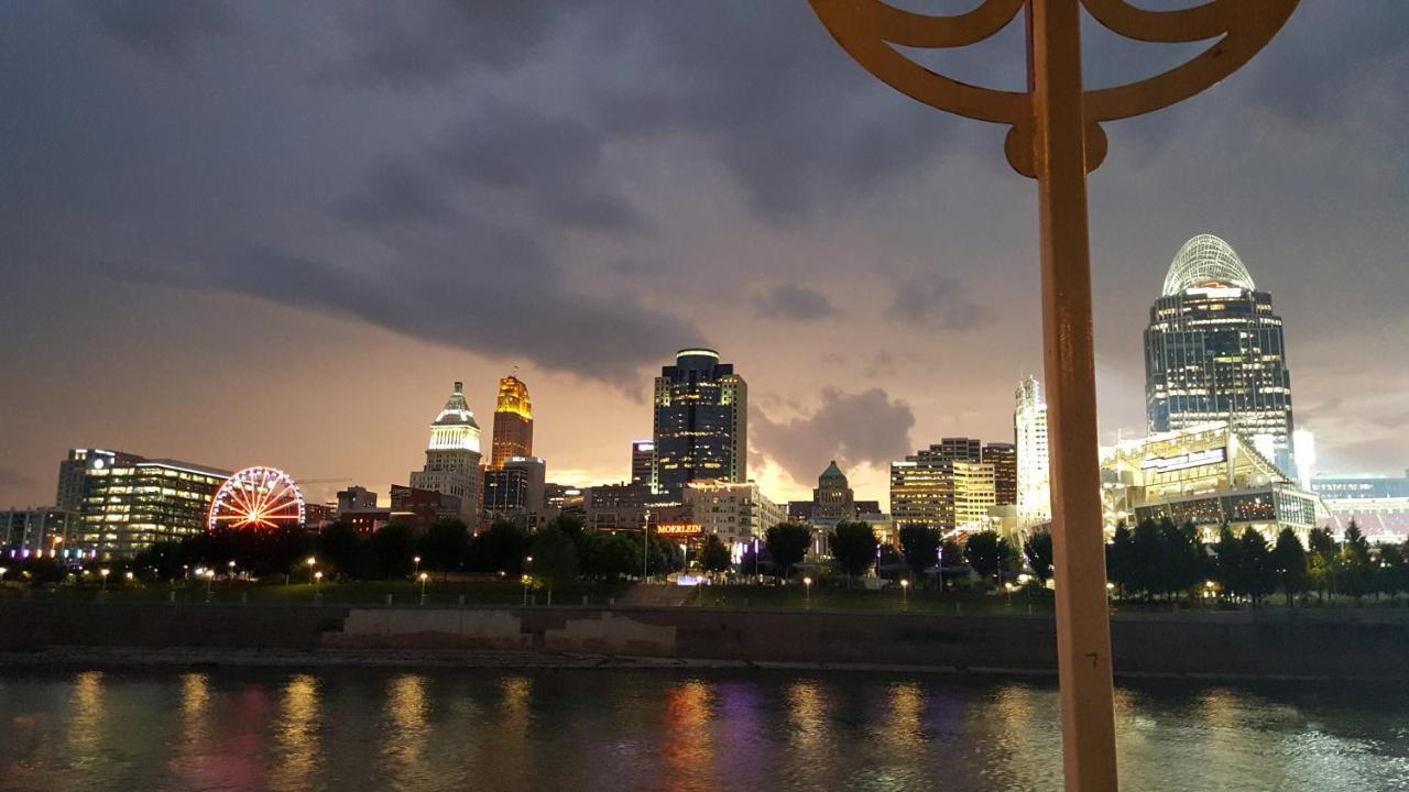 Holiday Inn Express & Suites Cincinnati Riverfront By Ihg Covington Dış mekan fotoğraf