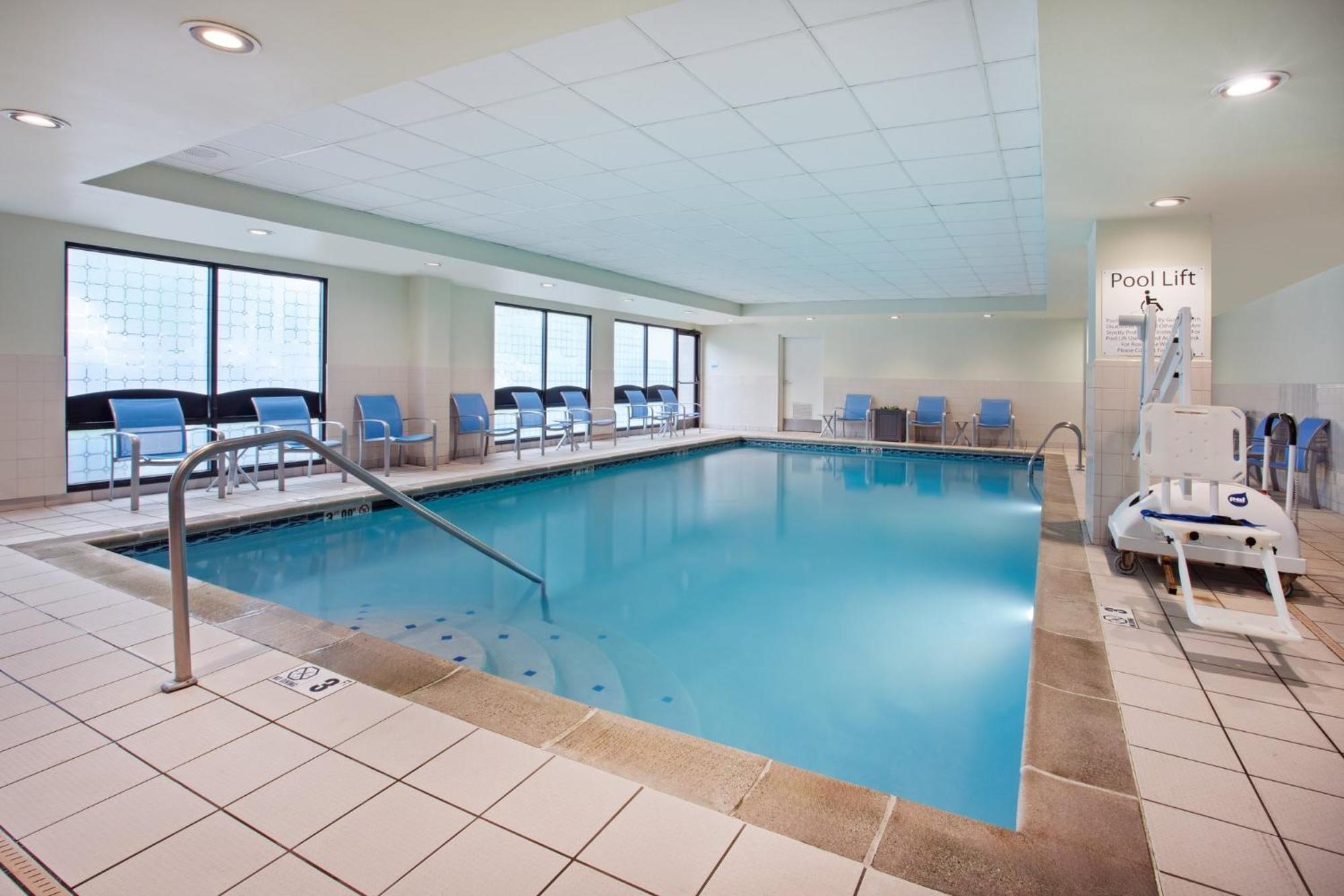 Holiday Inn Express & Suites Cincinnati Riverfront By Ihg Covington Dış mekan fotoğraf