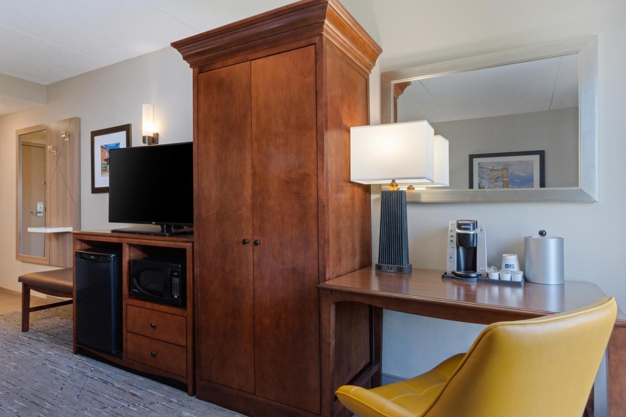 Holiday Inn Express & Suites Cincinnati Riverfront By Ihg Covington Dış mekan fotoğraf